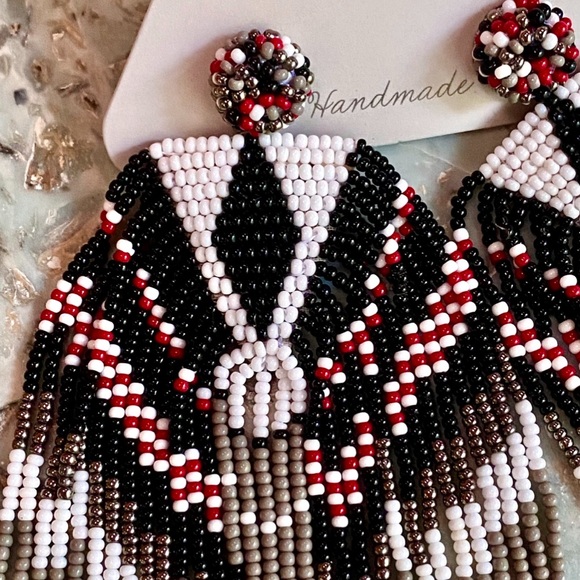 NWT Deepa Gurnani Luxe Beaded Chandeliers - Picture 10 of 16